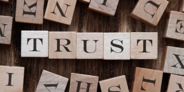 Analyzing Public Trust in News Sources: Trends and Factors Influencing Perception shutterstock_249947164